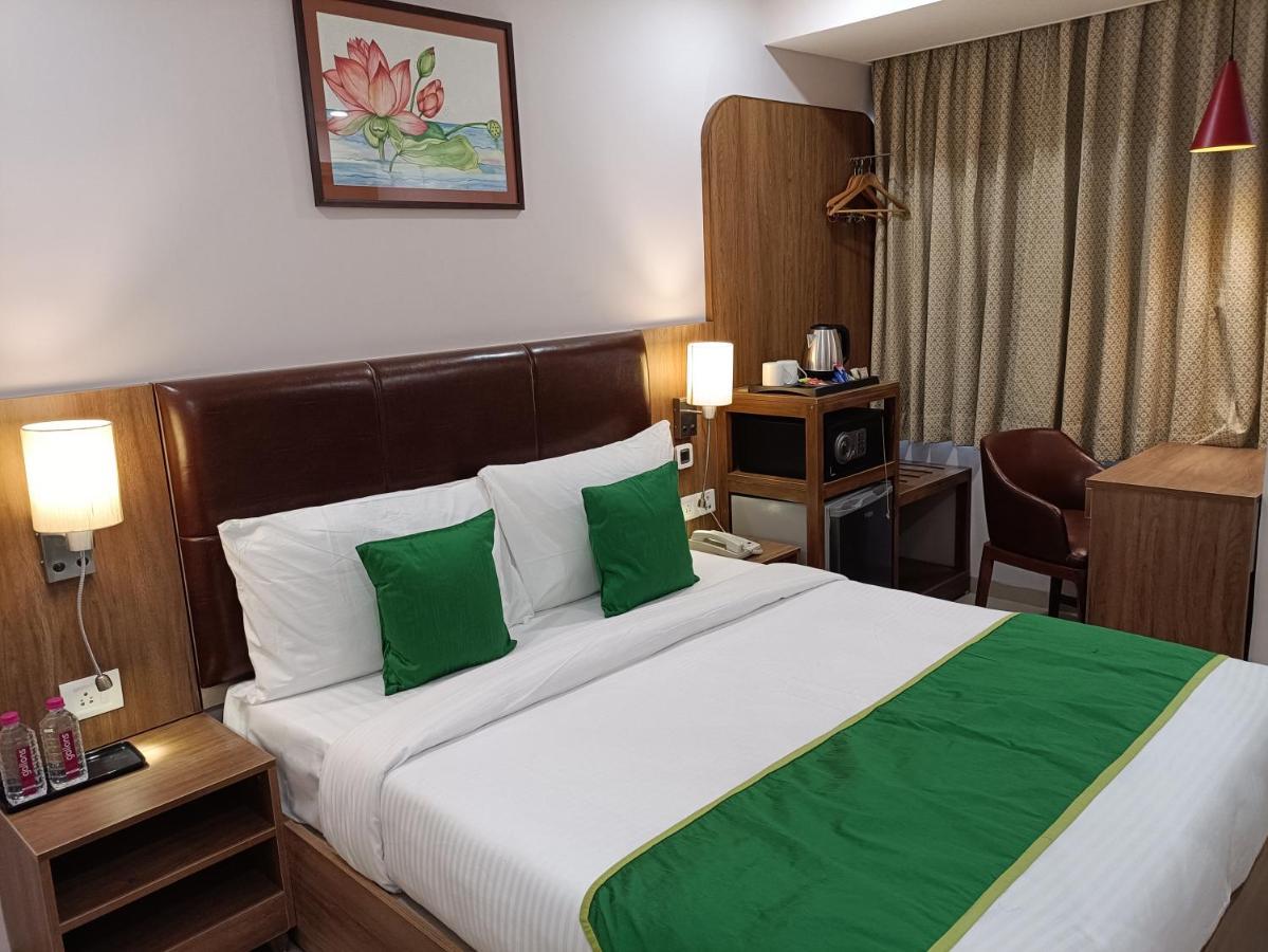The Beacon Hotel Вадодара Екстериор снимка