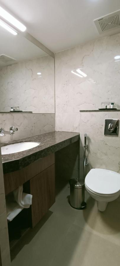 The Beacon Hotel Вадодара Екстериор снимка