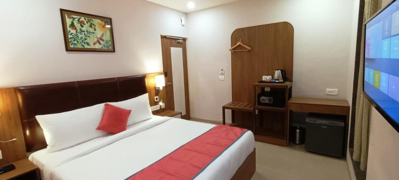 The Beacon Hotel Вадодара Екстериор снимка