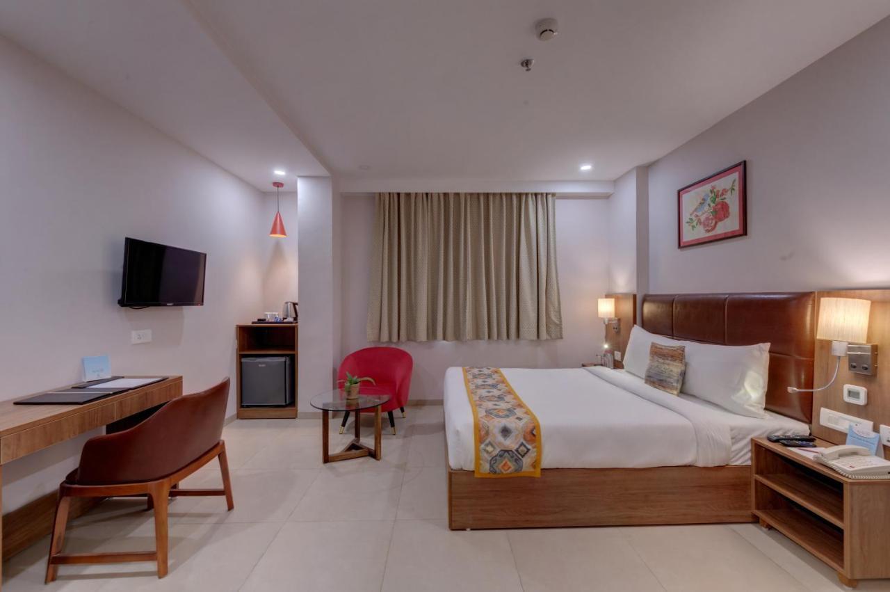 The Beacon Hotel Вадодара Екстериор снимка