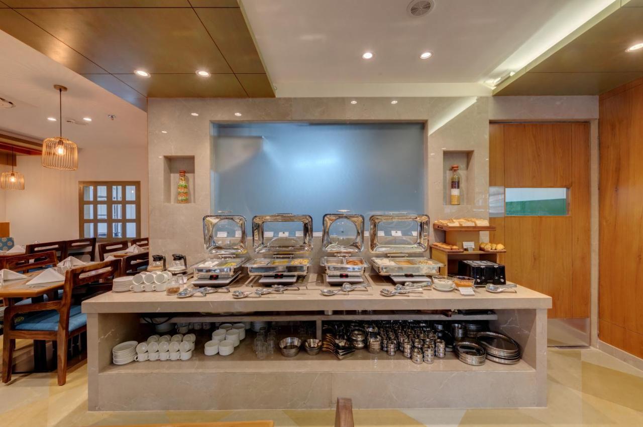 The Beacon Hotel Вадодара Екстериор снимка