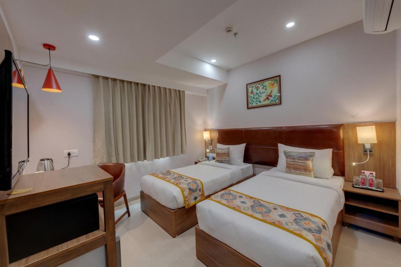 The Beacon Hotel Вадодара Екстериор снимка