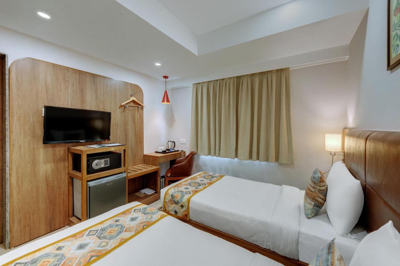 The Beacon Hotel Вадодара Екстериор снимка